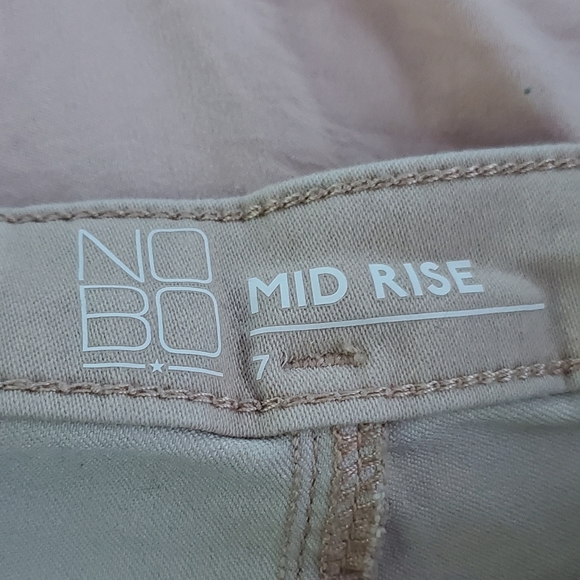 3 button shorts nude color - Picture 2 of 2